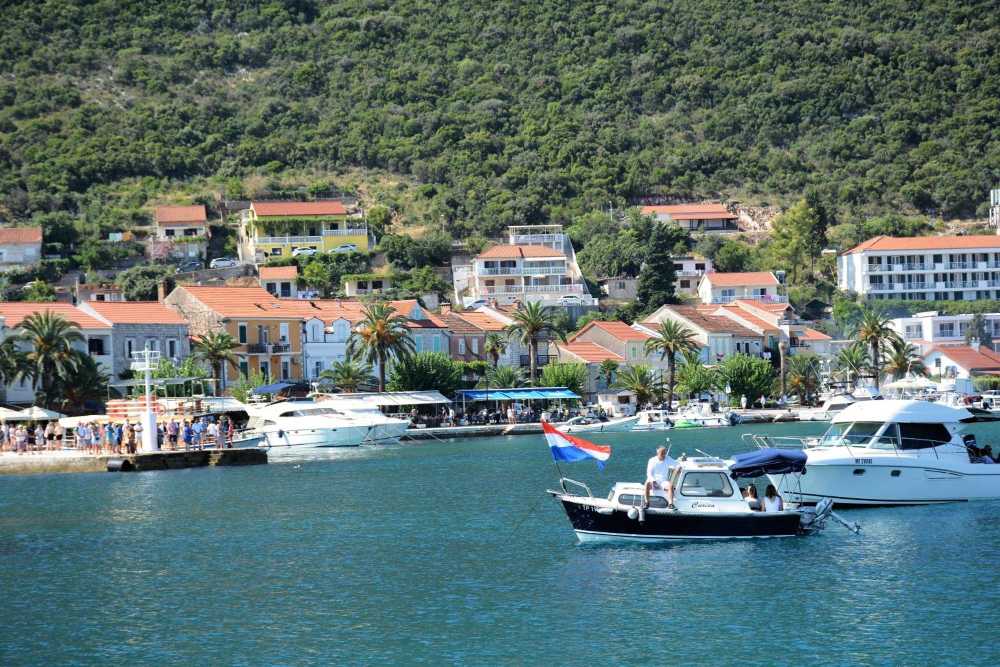 Guesthouse Aurora Trpanj Esterno foto